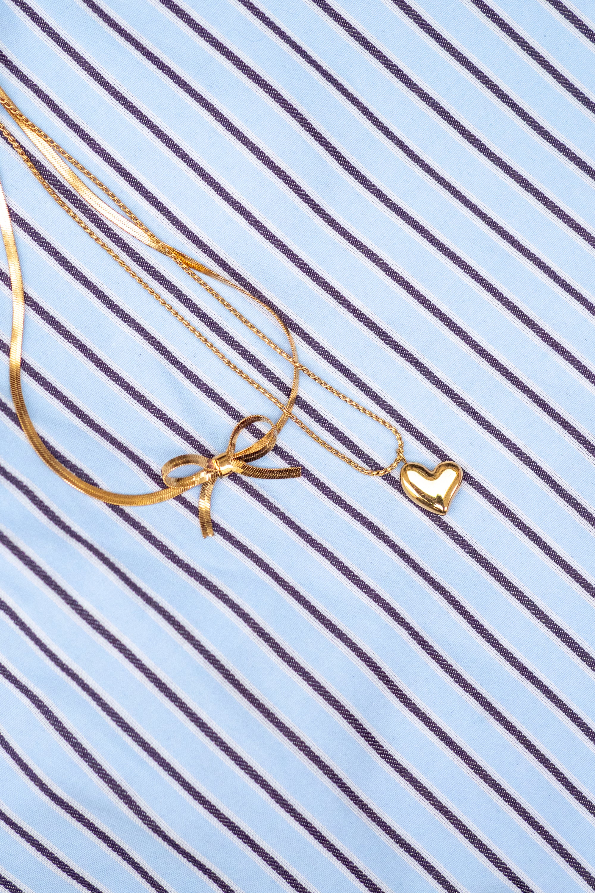 SV Bow Necklace Gold Stainless